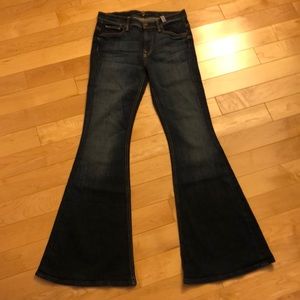 The Lexie Bell-bottom jeans be 7 For All Mankind.